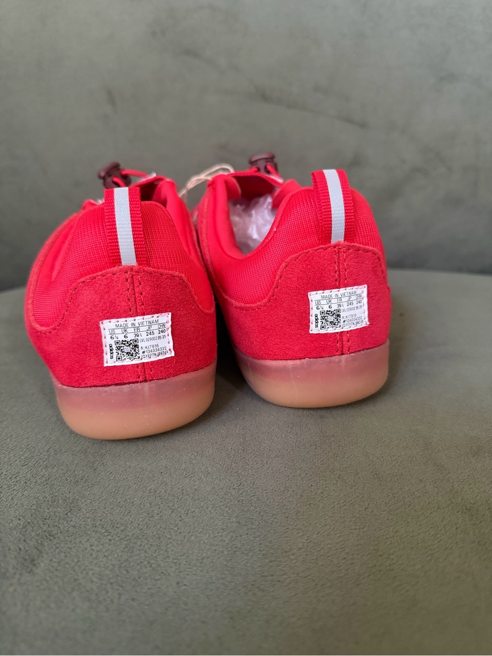 NWT adidas Red Low-Top Sneakers with White Stripes flamboyan - Picture 5 of 5